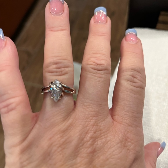 New sterling silver pear shaped cz ring - Picture 1 of 3